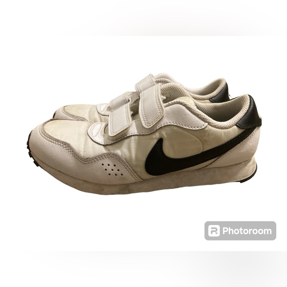 Nike MD Valiant (PSV) White & Black Sneakers. Size 3. - Picture 12 of 13